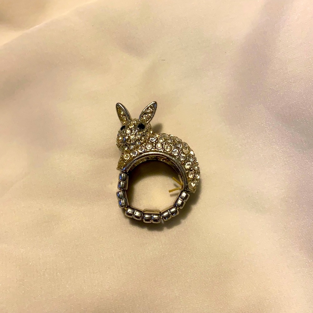 Rabbit ring